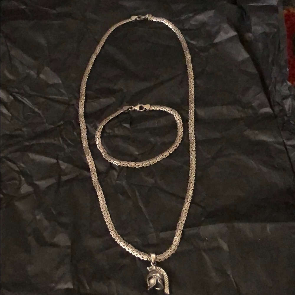 Necklace and bracelet set